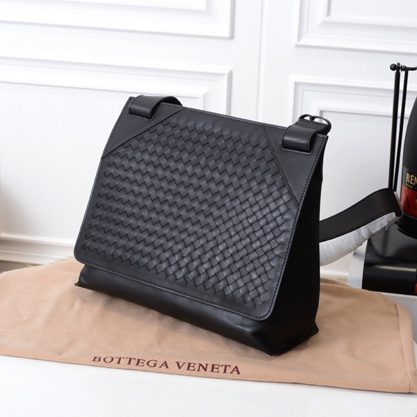 ボッテガヴェネタバッグ背面デザイン